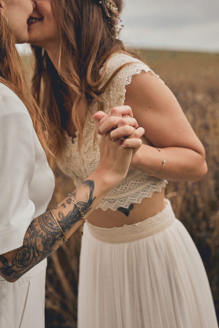 Liebevolles Brautpaarshooting am Tag der Hochzeit