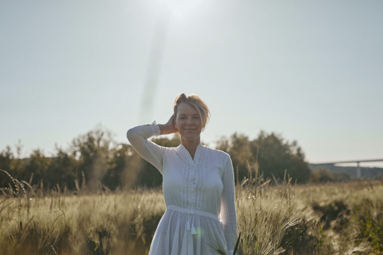 Natürliches Porträt-Shooting in der Abendsonne